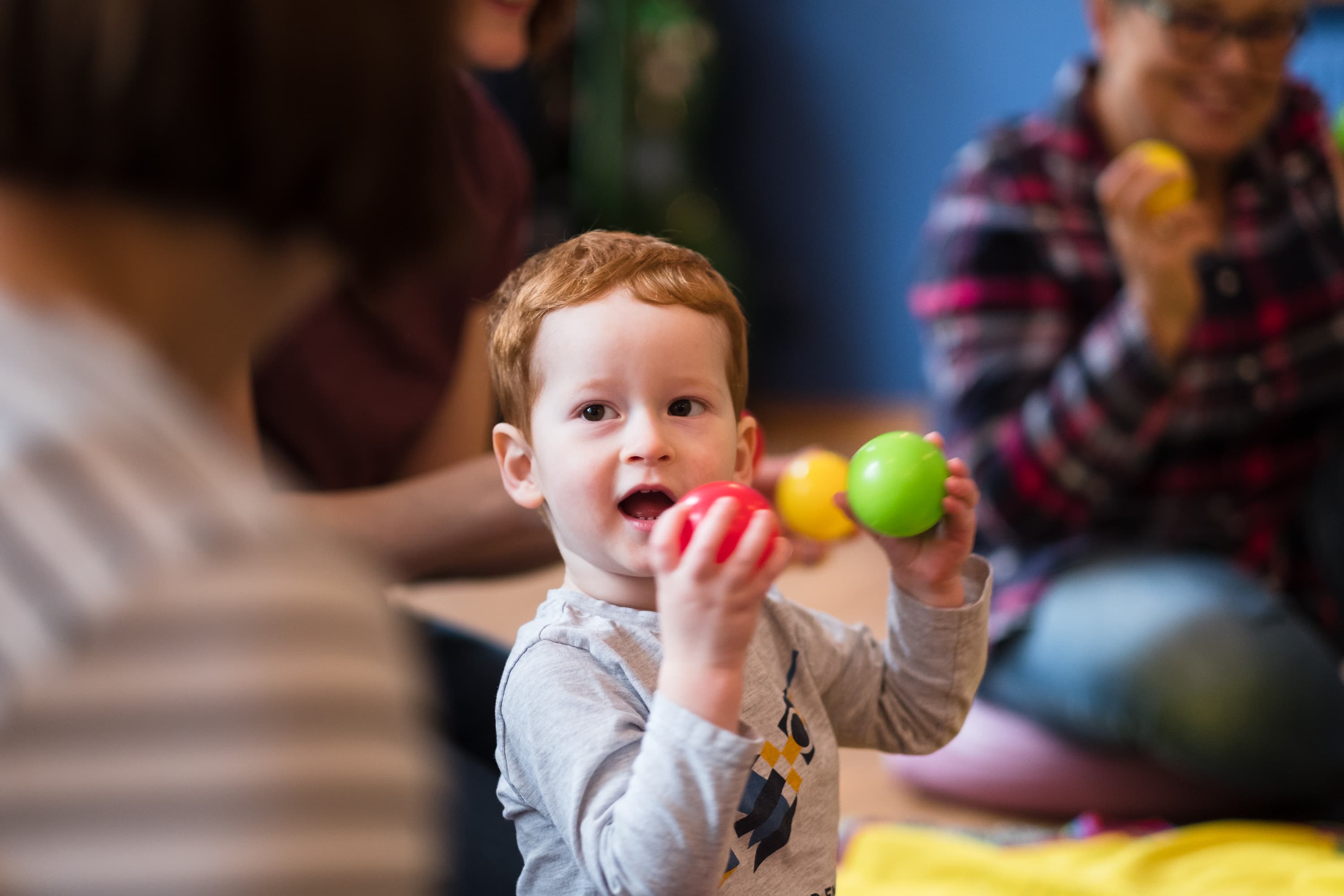 Zajęcia MeloFun Baby — maluchy słuchają koncertu wiolonczelowego w Music Hub Academy